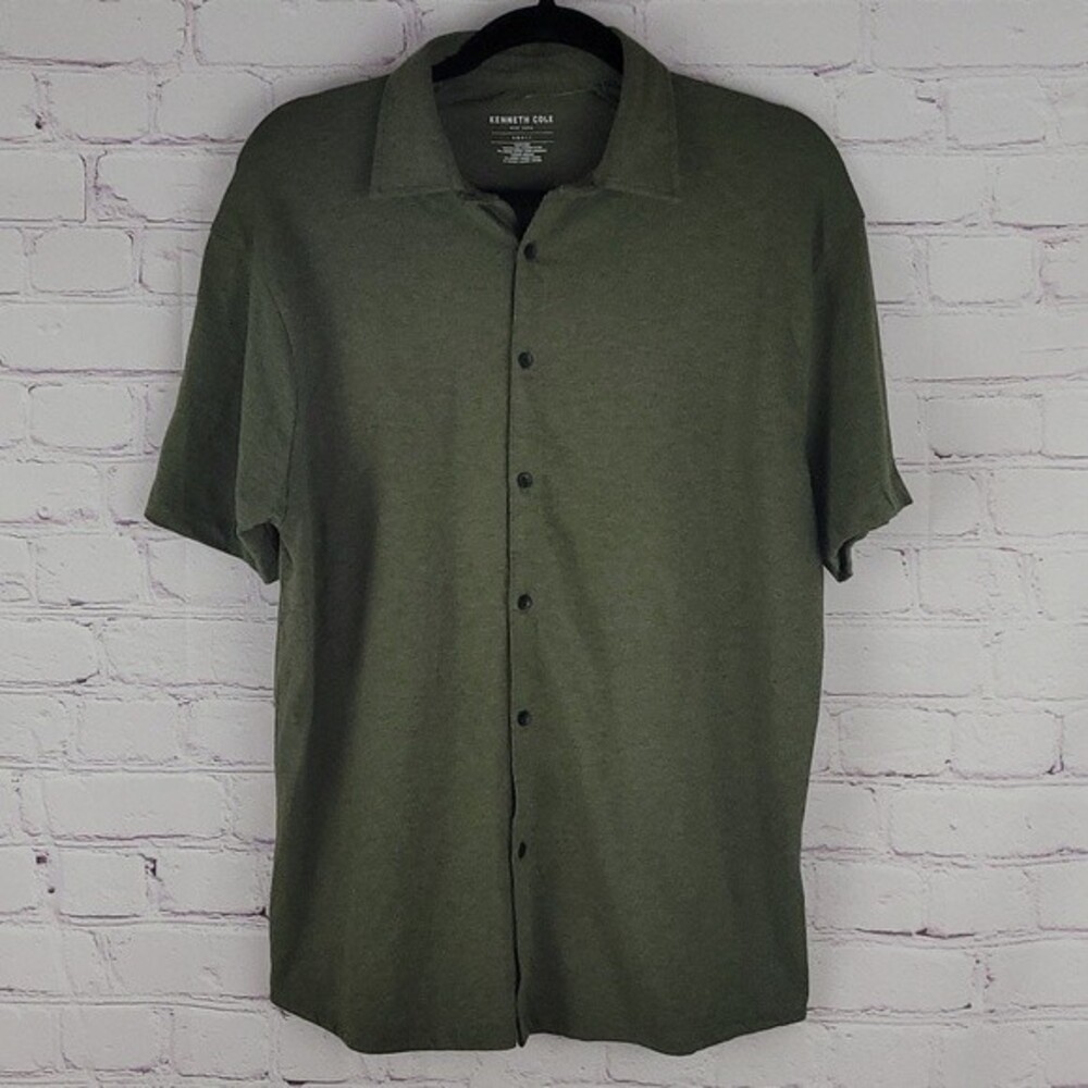 Kenneth Cole Button Down Shirt. Size Small. Green Short Sleeve NWOT.